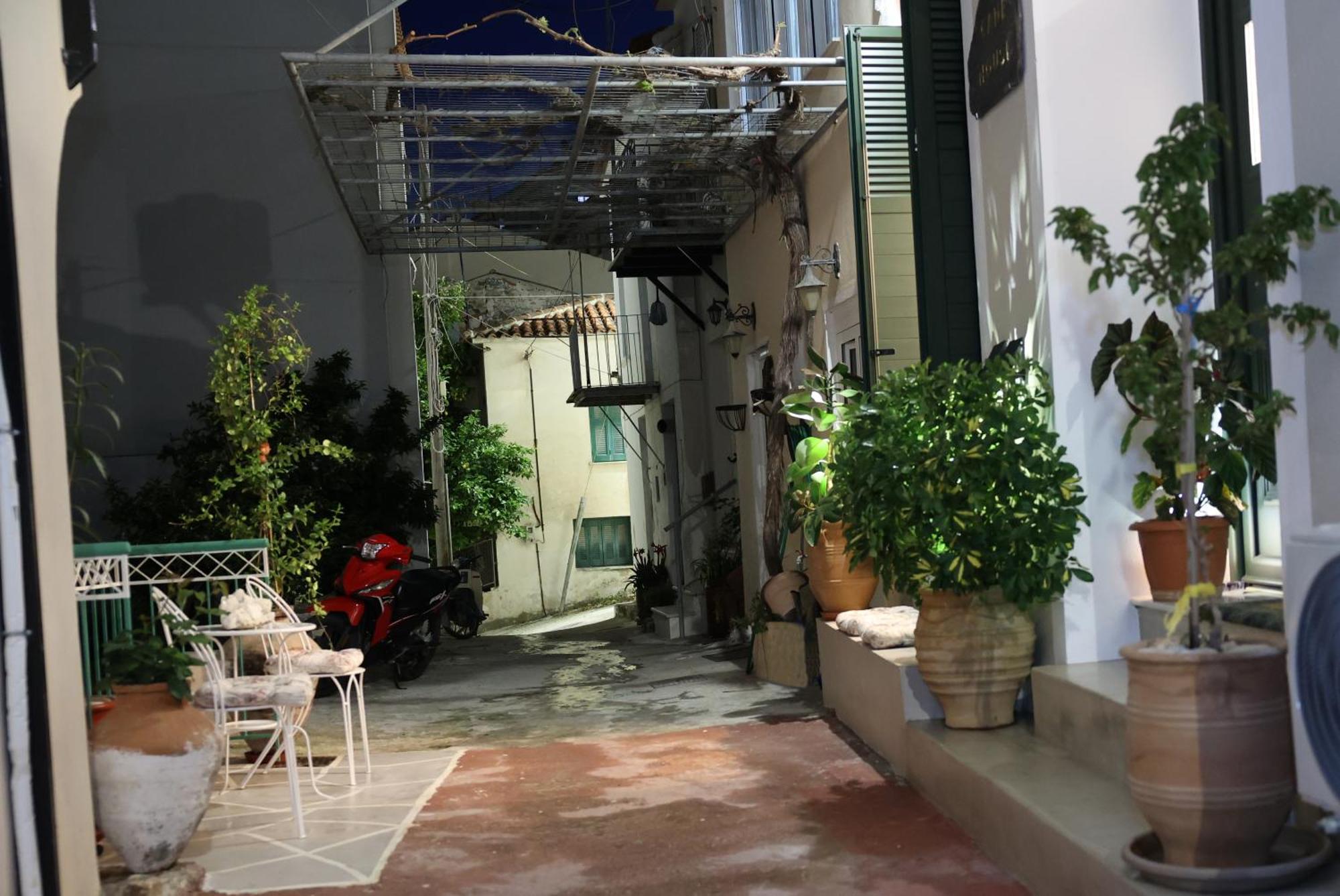 Cane'S Family Guest House Plomari Exterior photo
